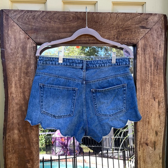 H&M Scalloped Denim Shorts - Picture 3 of 7